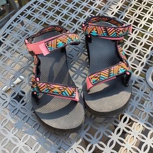 Teva Universal